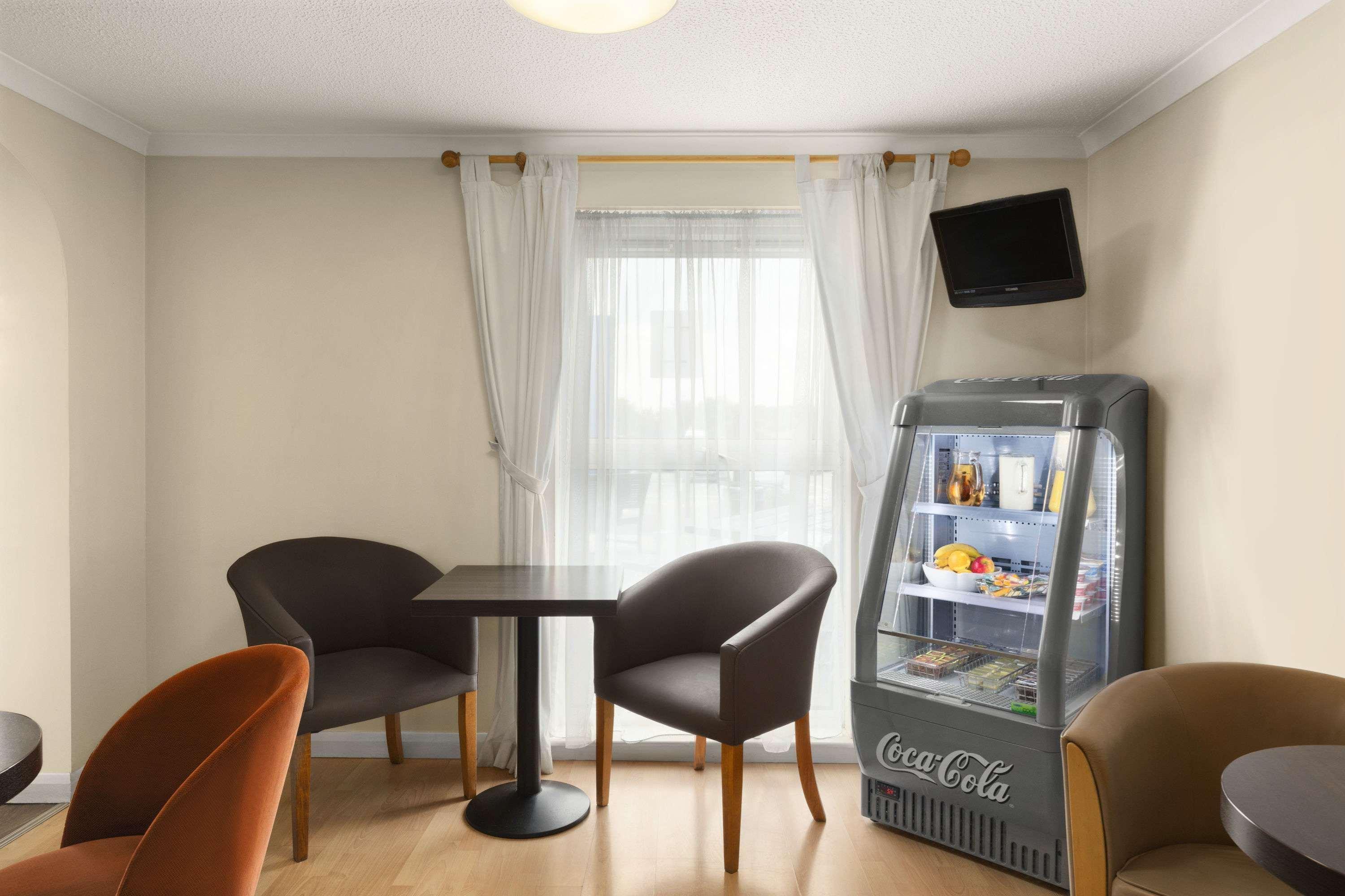 Days Inn Hotel Лестер Екстер'єр фото